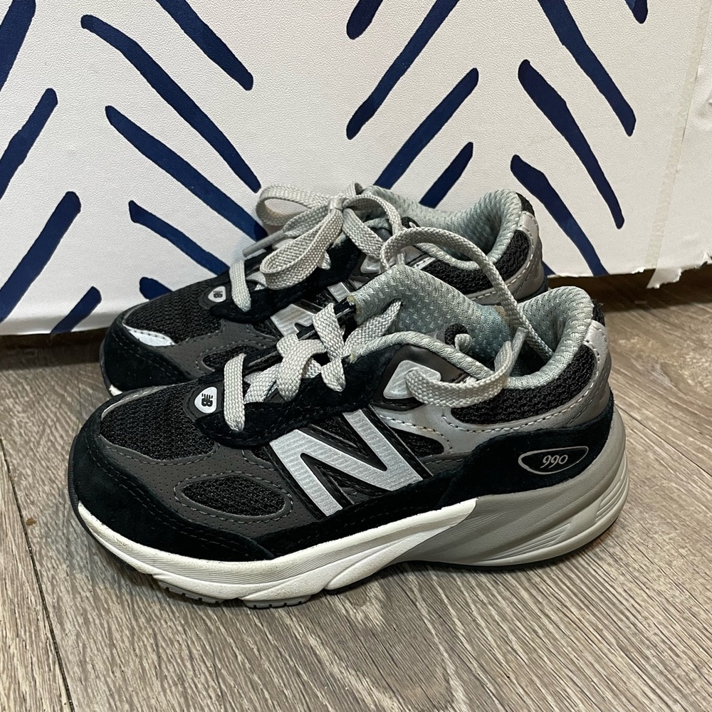 Toddler boy New balance 990 V6 sneakers